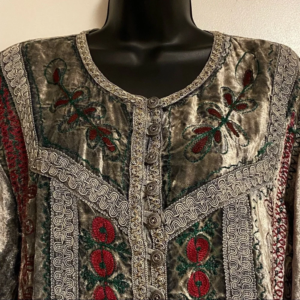Johnny Was shiny grey Embroidered Velvet Top - Picture 2 of 12